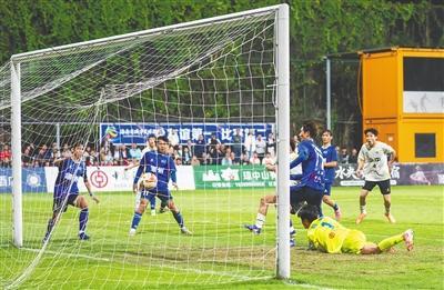 体育彩票-绿茵夜未央：琼中少年的绝杀之夜