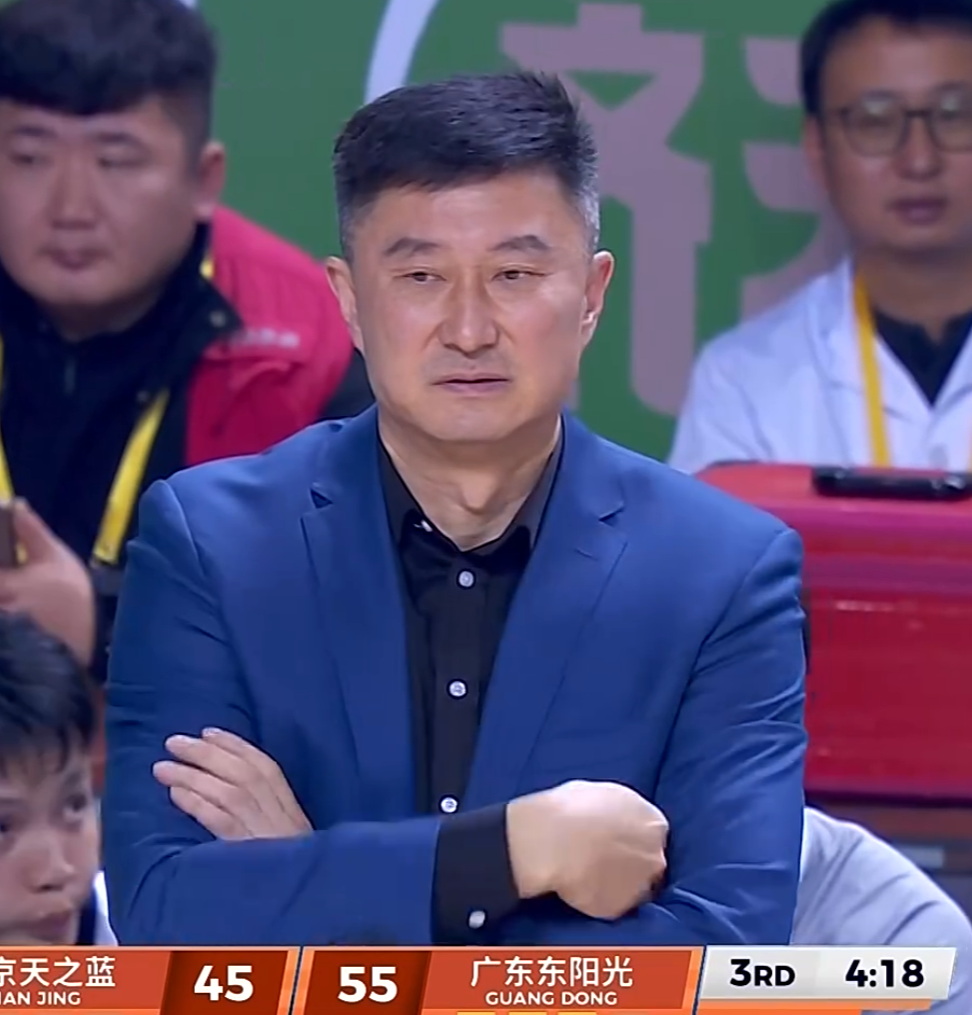 竞彩-宏远早报!杜锋深夜发声,徐杰将前往美国特训,朱芳雨开始干活